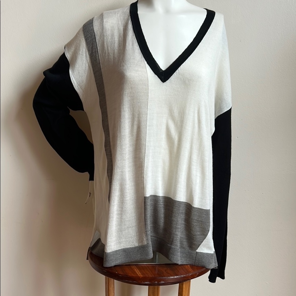 Lane Bryant V-Neck Sweater in Black and White
